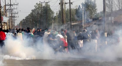 curfew in 5 police station area of srinagar