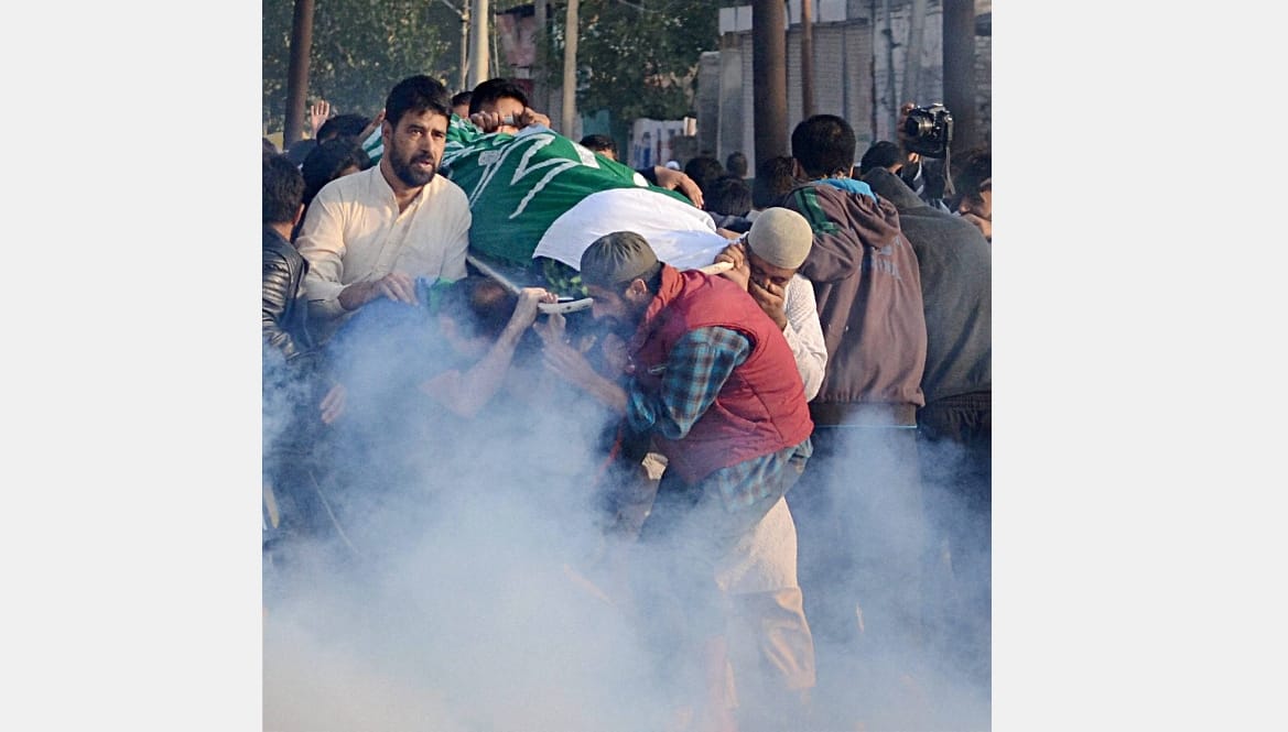 voilance protest in srinagar after death of youth