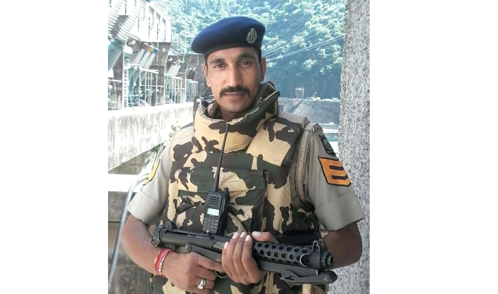 Pakistani Threatening HP Police Constable Manoj Thakur on Social Media.
