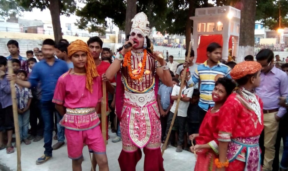 laah samaan lank jari gaee...,