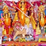 आजाद नगर नईबाजार में जय मां विंध्यवासिनी दुर्गा पूजा समिति की ओर से पंडाल में स्थापित मां दुर्गा प्रतिमा।
