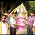 4000 रुपये से लेकर 10 हजार रुपये में बिक रहा नवाज शरीफ का पुतला