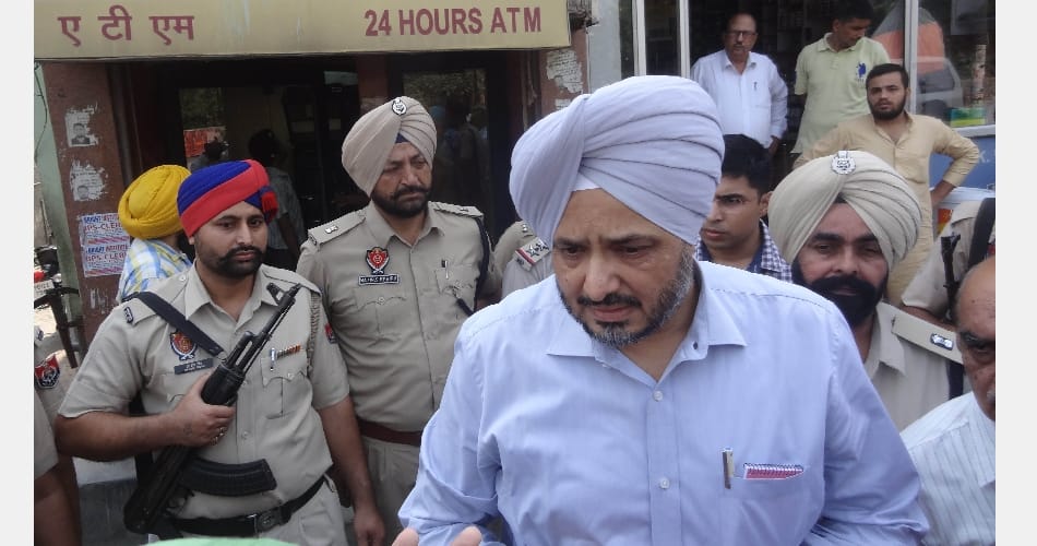 Big Loot Ropar, robbers, after robbing millions, from ,bank cash van