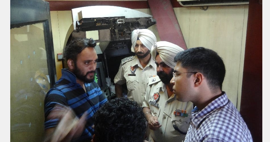 Big Loot Ropar, robbers, after robbing millions, from ,bank cash van