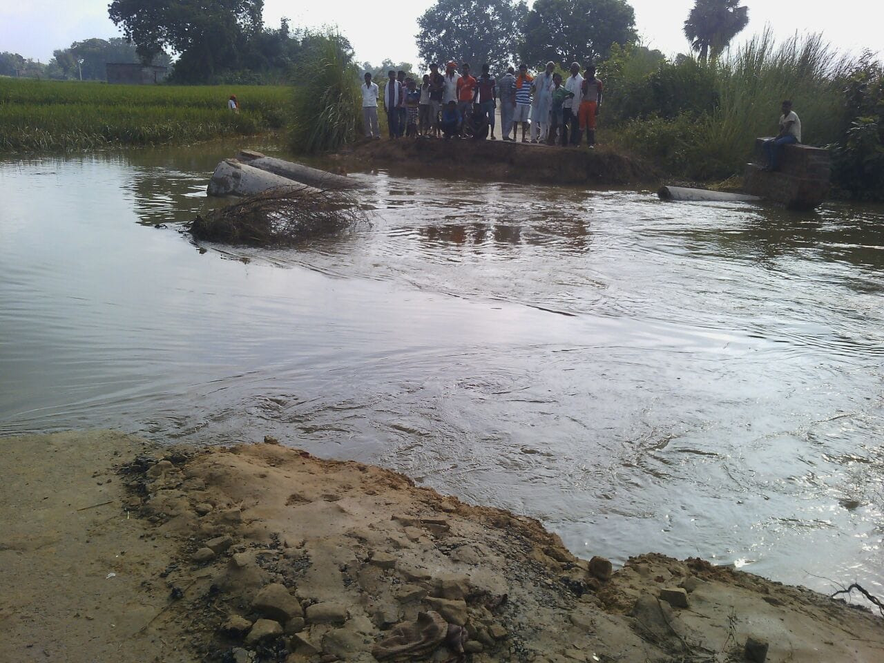 Ghazipur : river bridge collapse capacitance Bolero, 9 killed