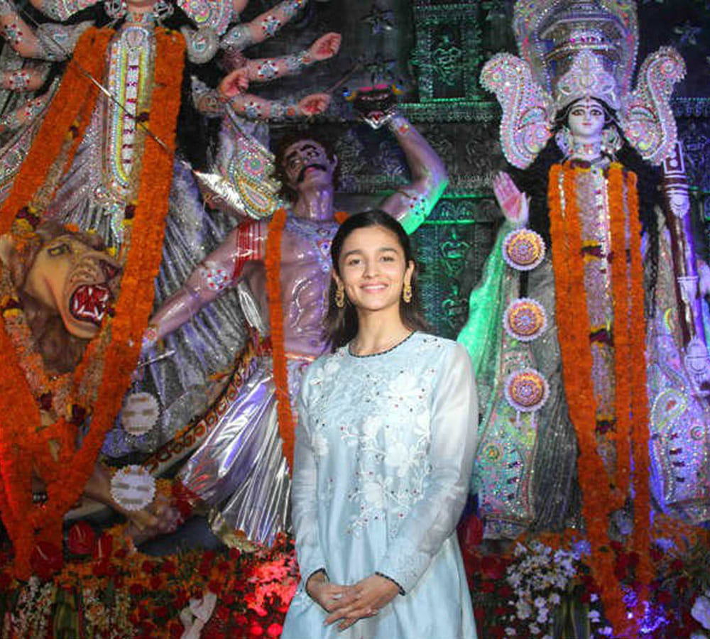 bollywood celebs does durga pooja 