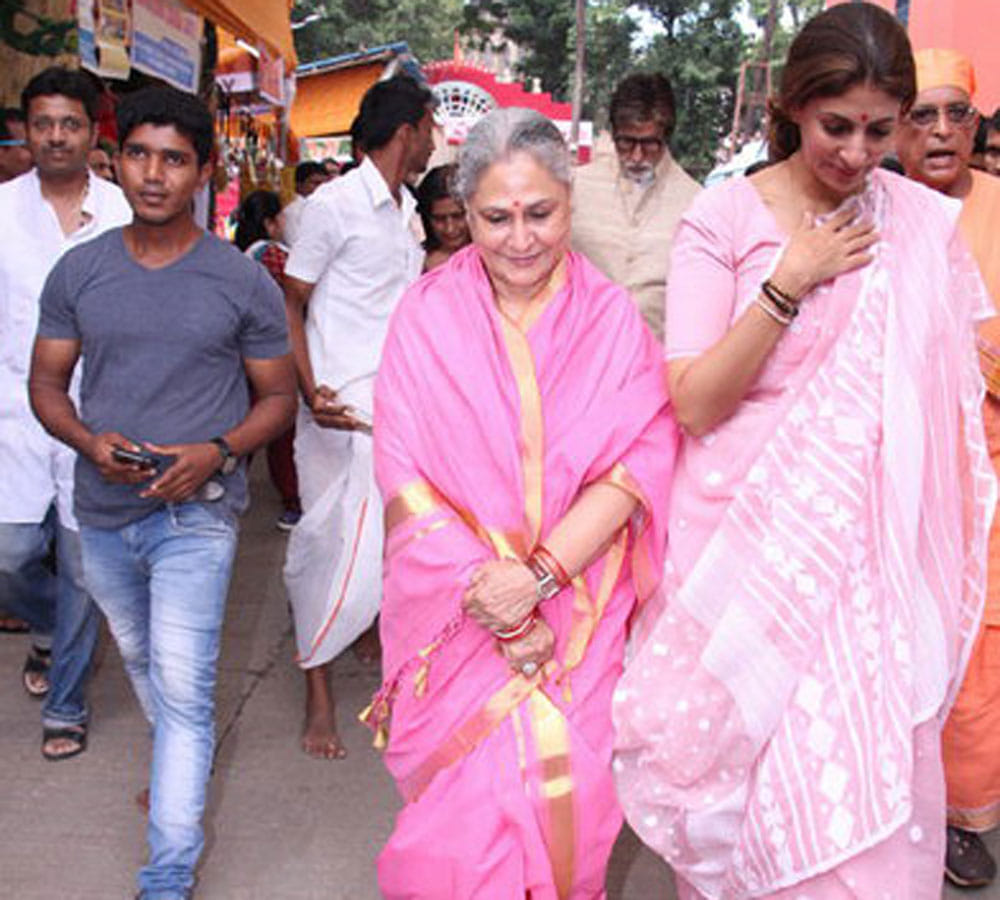 bachchan family celebrating durga puja 