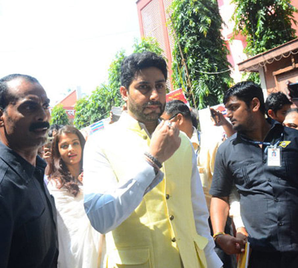bachchan family celebrating durga puja 
