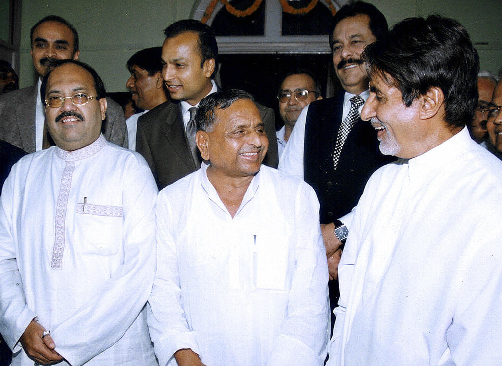 Amitabh bachchan family relation with Gandhi parivaar 