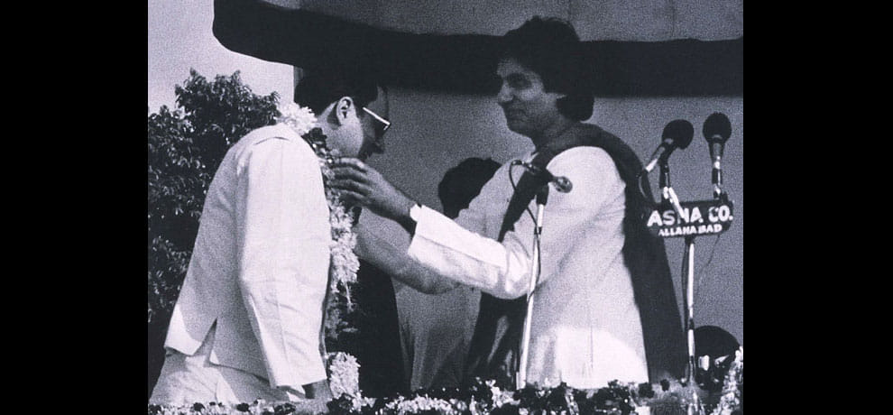 Birthday Special: Amitabh did not break relation with politicians ever