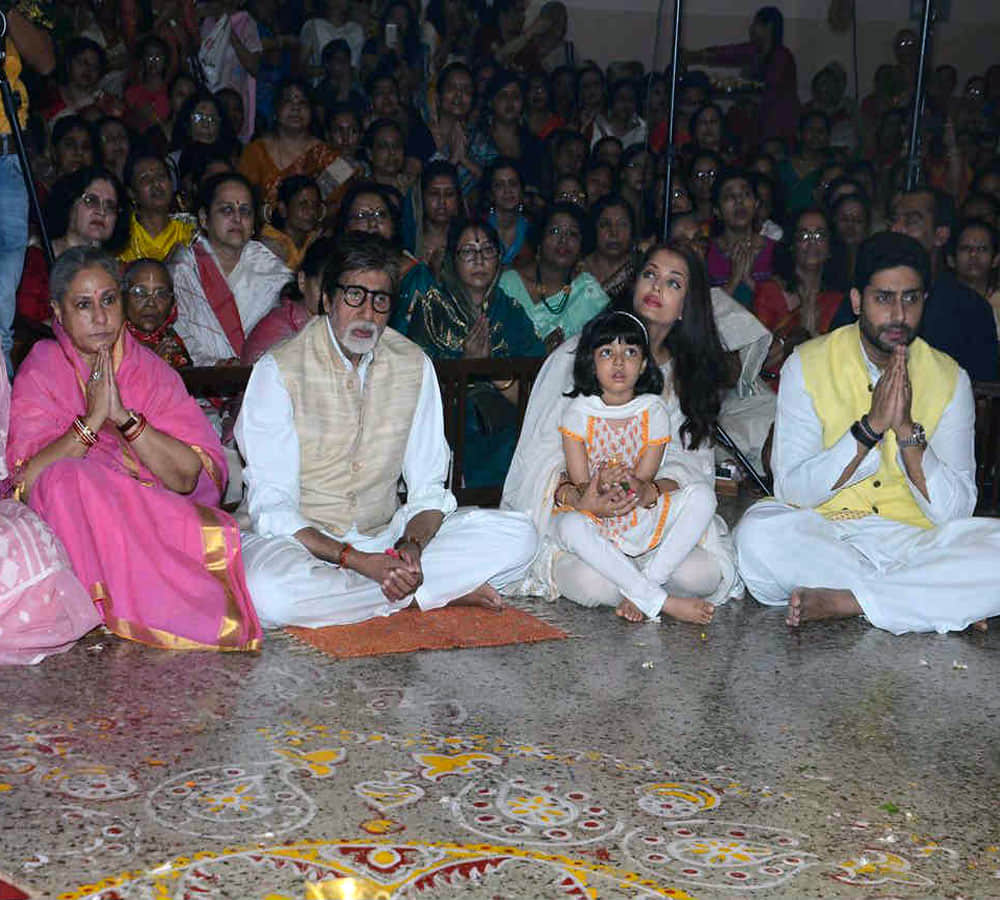 bollywood celebs does durga pooja 