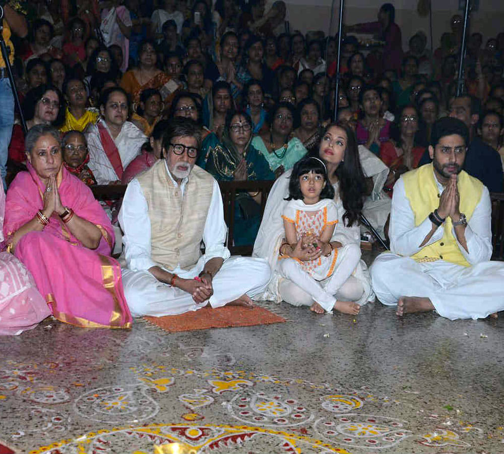 bollywood celebs does durga pooja 