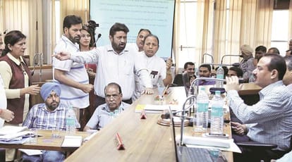 dispute in chandigarh congress due to oath affidevit with nagar nigam election ticket application