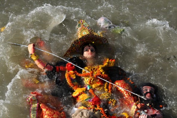 why hindu god and goddess immerse in water 