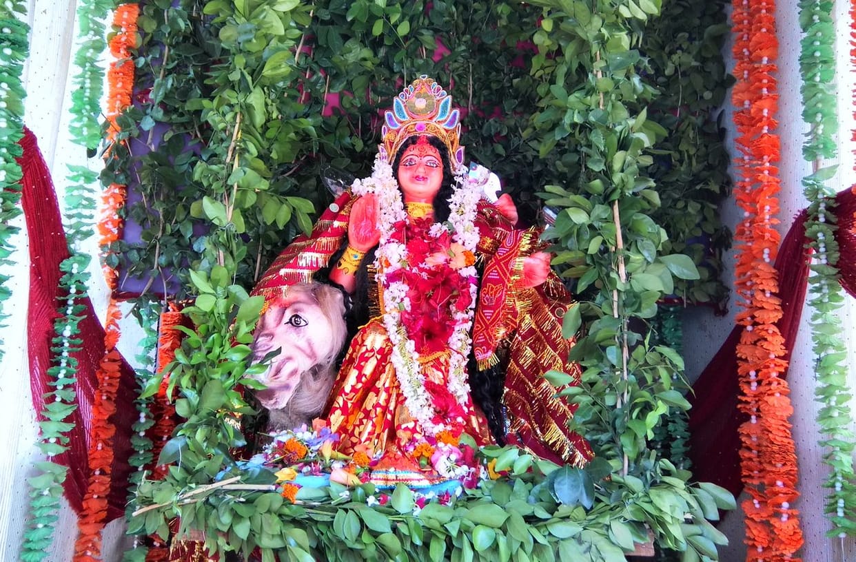 Eighth devotees descended on the temple