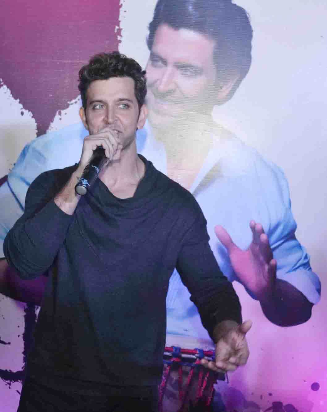 Hrithik Roshan Loses His Cool After Yami Gautam Keeps Him Waiting