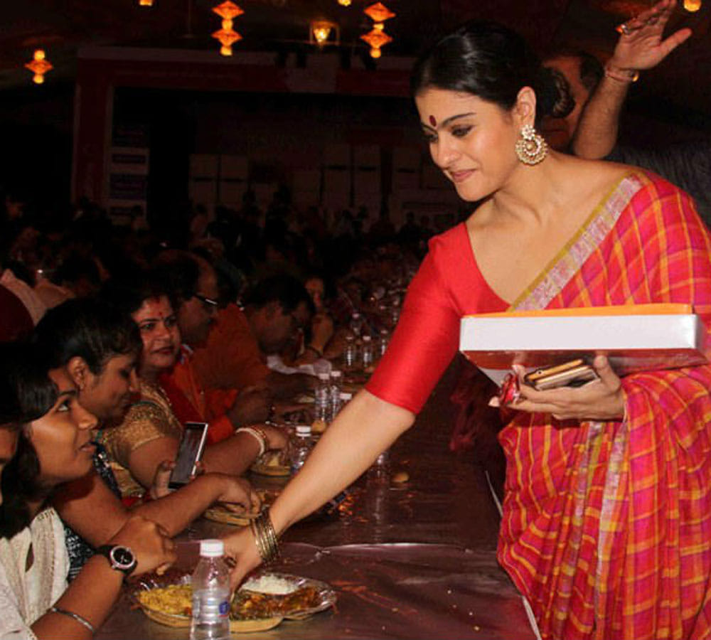 bollywood celebs does durga pooja 