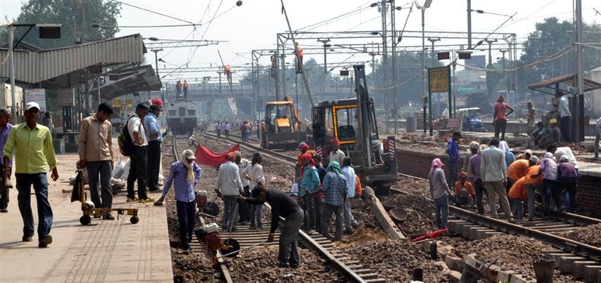 Kanpur route eight hours of train services were disrupted