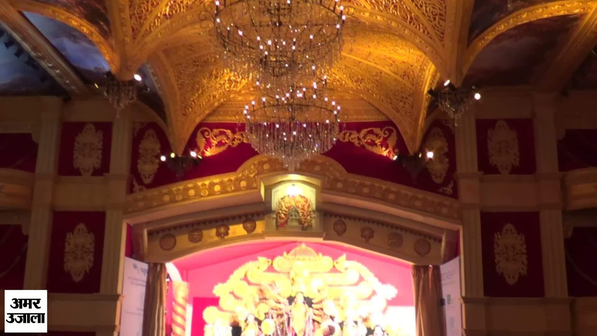 पेरिस ओपेरा पंडाल दुर्गा पूजा