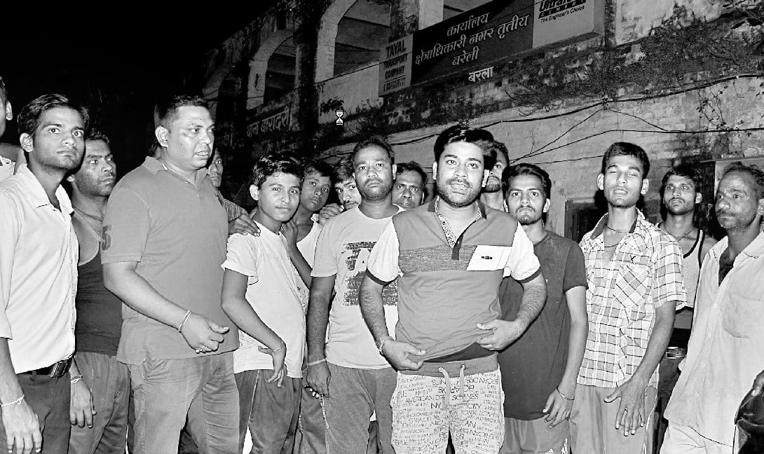 People angry at the carelessness of the police garrison gherry