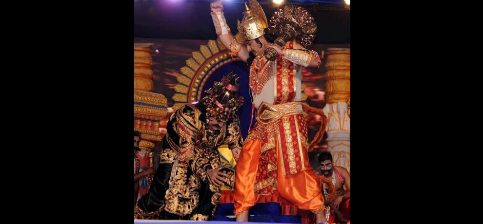 surgical strike praised in ramlila by bjp mp manoj tiwari who is playing angad in ramlila