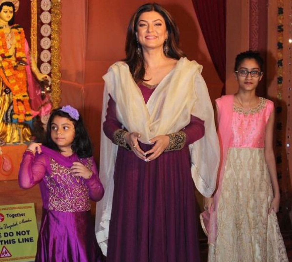 Sushmita Sen to Sunny Leone these actresses and bollywood stars who adopted children