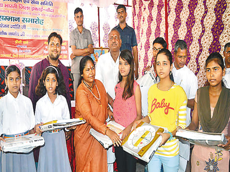 In the hands of the minister honored meritorious