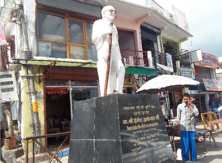 The Mahatma Gandhi statue of miscreants unmasked