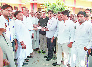 RLD tehsil of performance, submitted a memorandum to officer