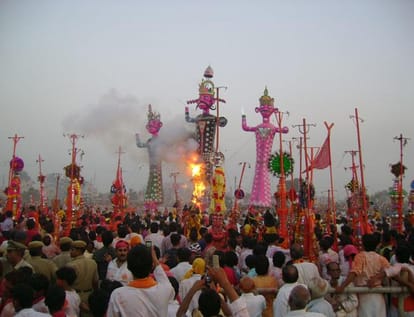 MUSLIM FAMILY MAKING RAVAN SINCE LAST 22 YEARS