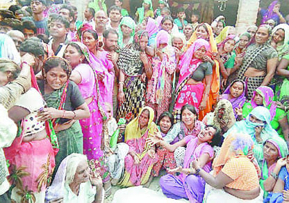 Three people had to control his Arthiyan arise together in Berkedha