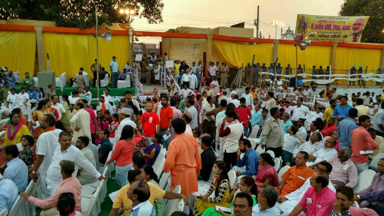 visitors find difficulty to enter aishbagh ramleela ground