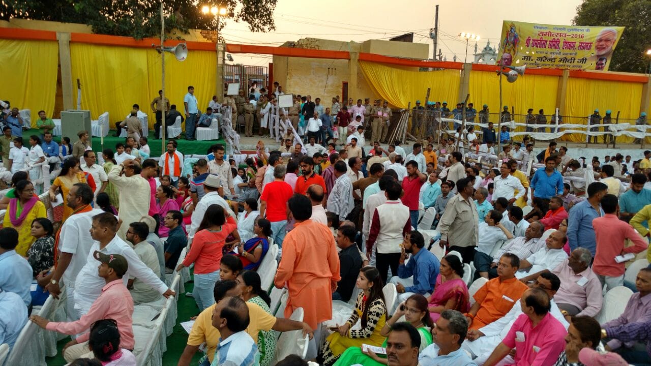 visitors find difficulty to enter aishbagh ramleela ground