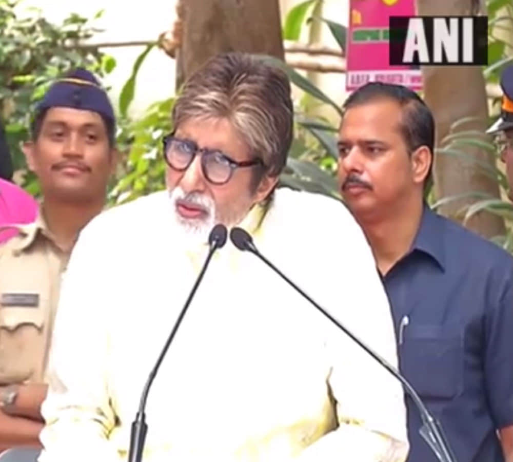 amitabh bachchan don't cut cake on his birthday 
