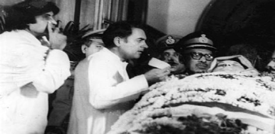 special story on amitabh bacchan birthday and indira gandhi family
