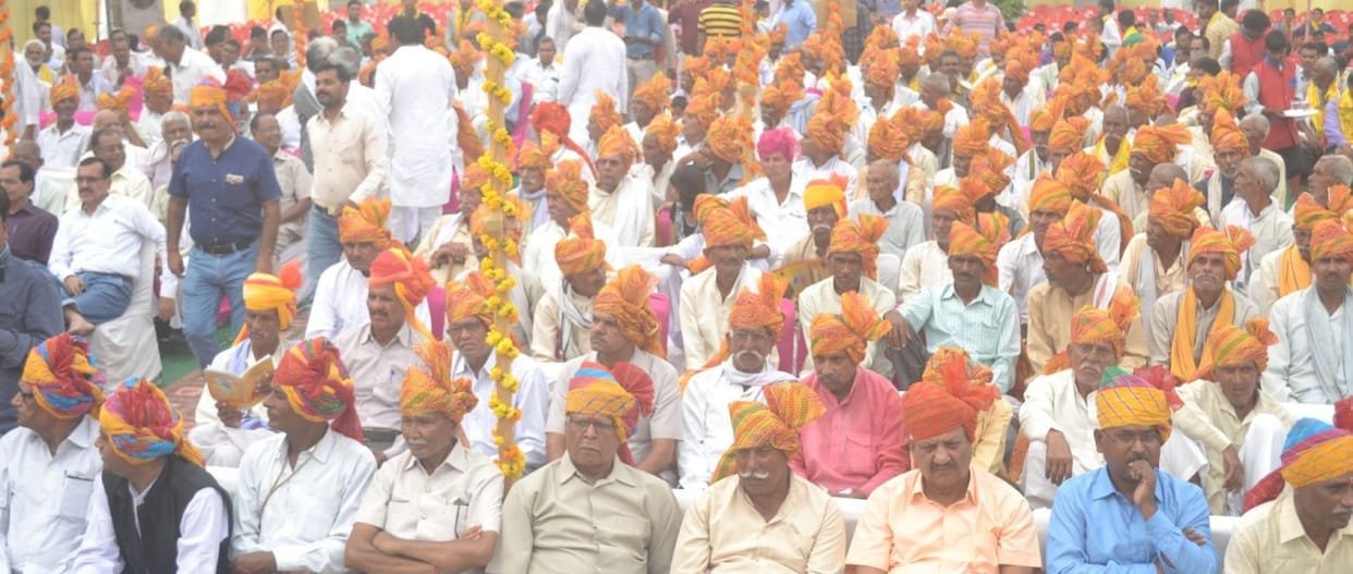 havan mein aahuti dekar ekata kee kaamana