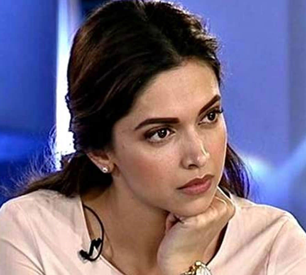 Deepika padukone breaks down in public
