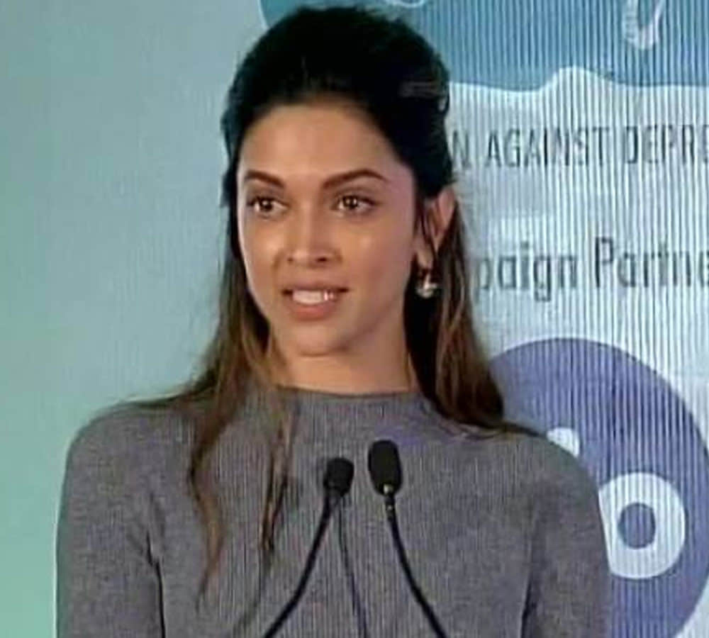 Deepika padukone breaks down in public