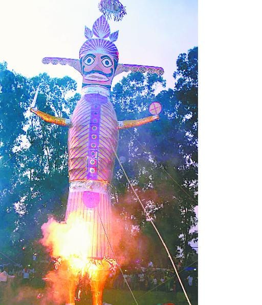 Thousands saw Ravana effigies of Meghnad combustion