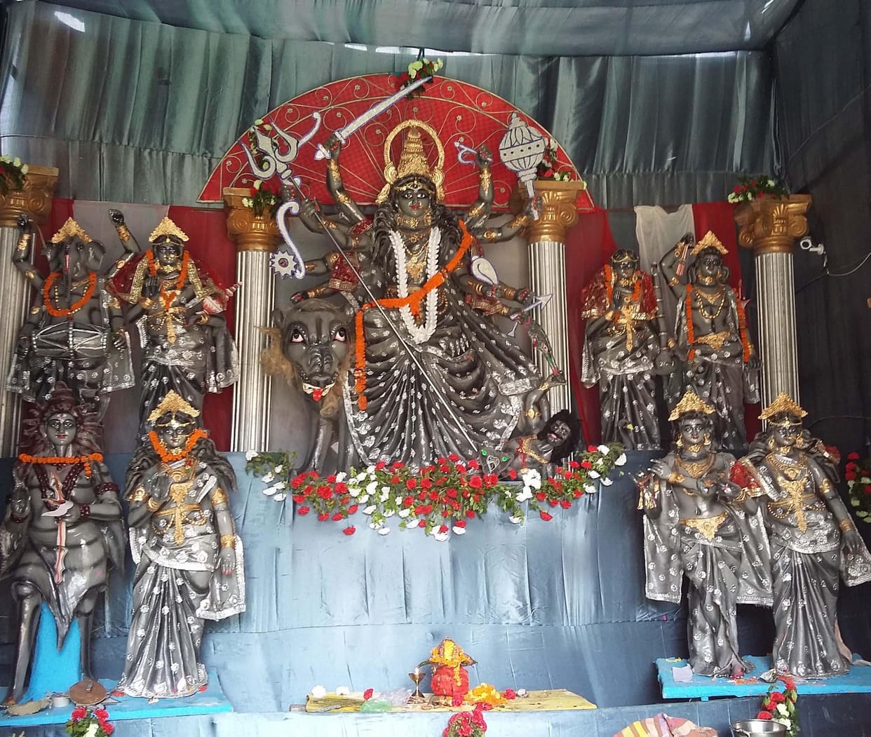 कोलकाता के दुर्गा पूजा महोत्सव से वंचित रहेंगी माताएं