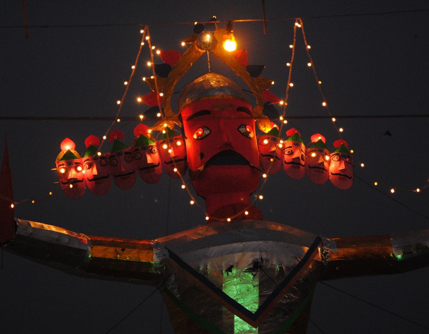 selfie with ravan craze in kanpur
