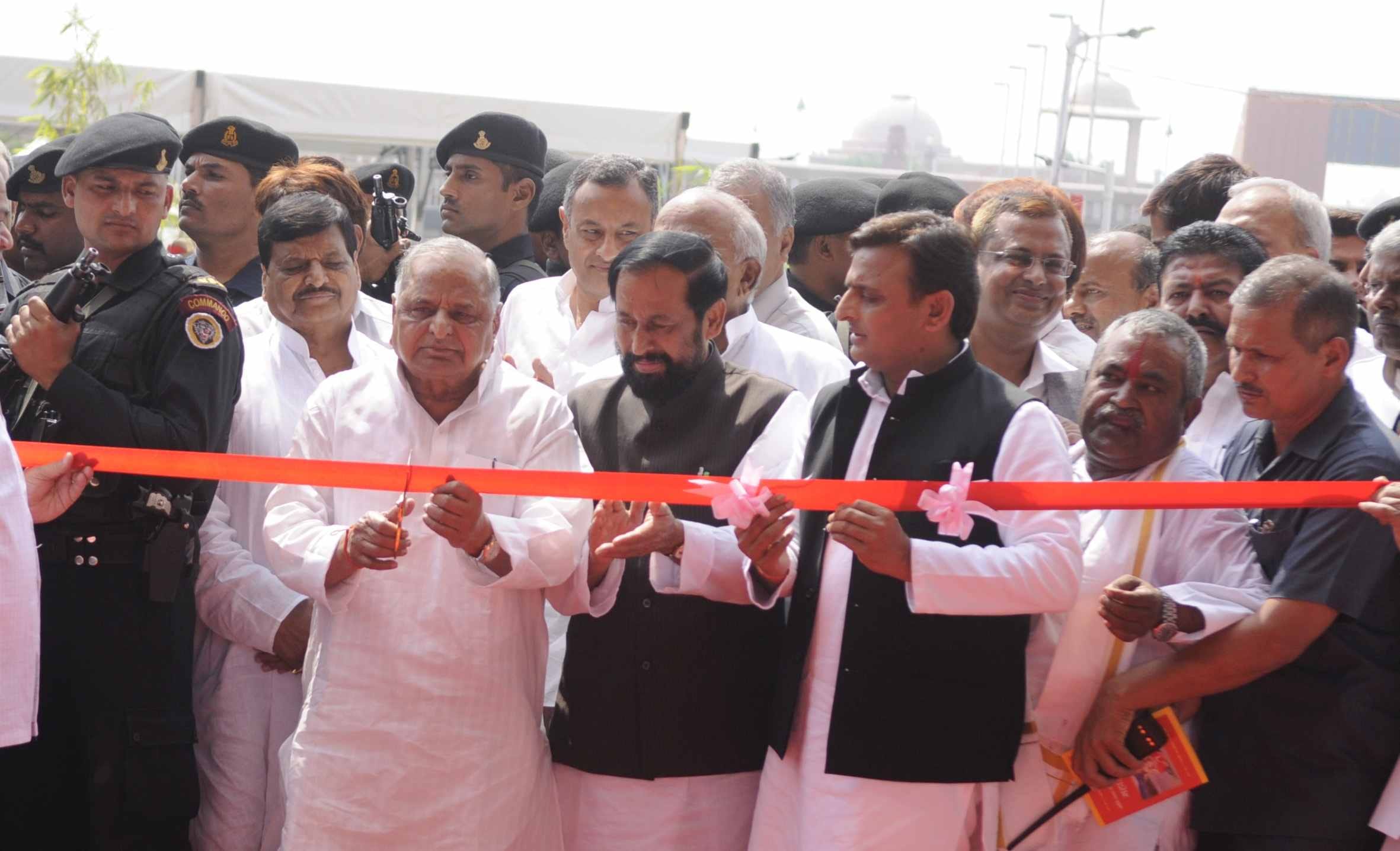 akhilesh yadav inaugurates jp center museum