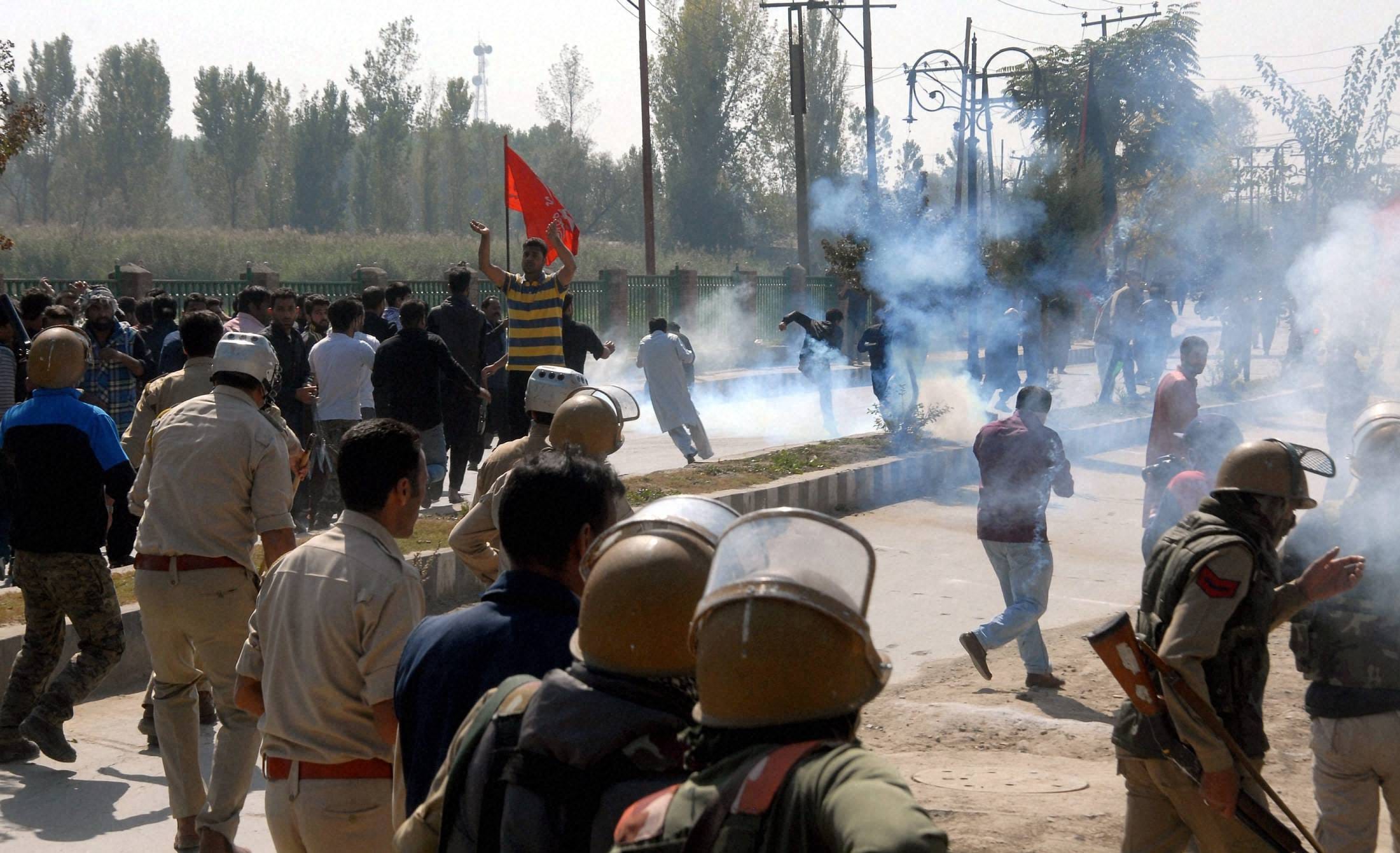 AGAIN VIOLENCE PROTEST IN KASHMIRR