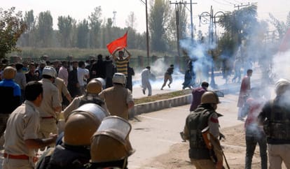 again voilance protest in srinagar 