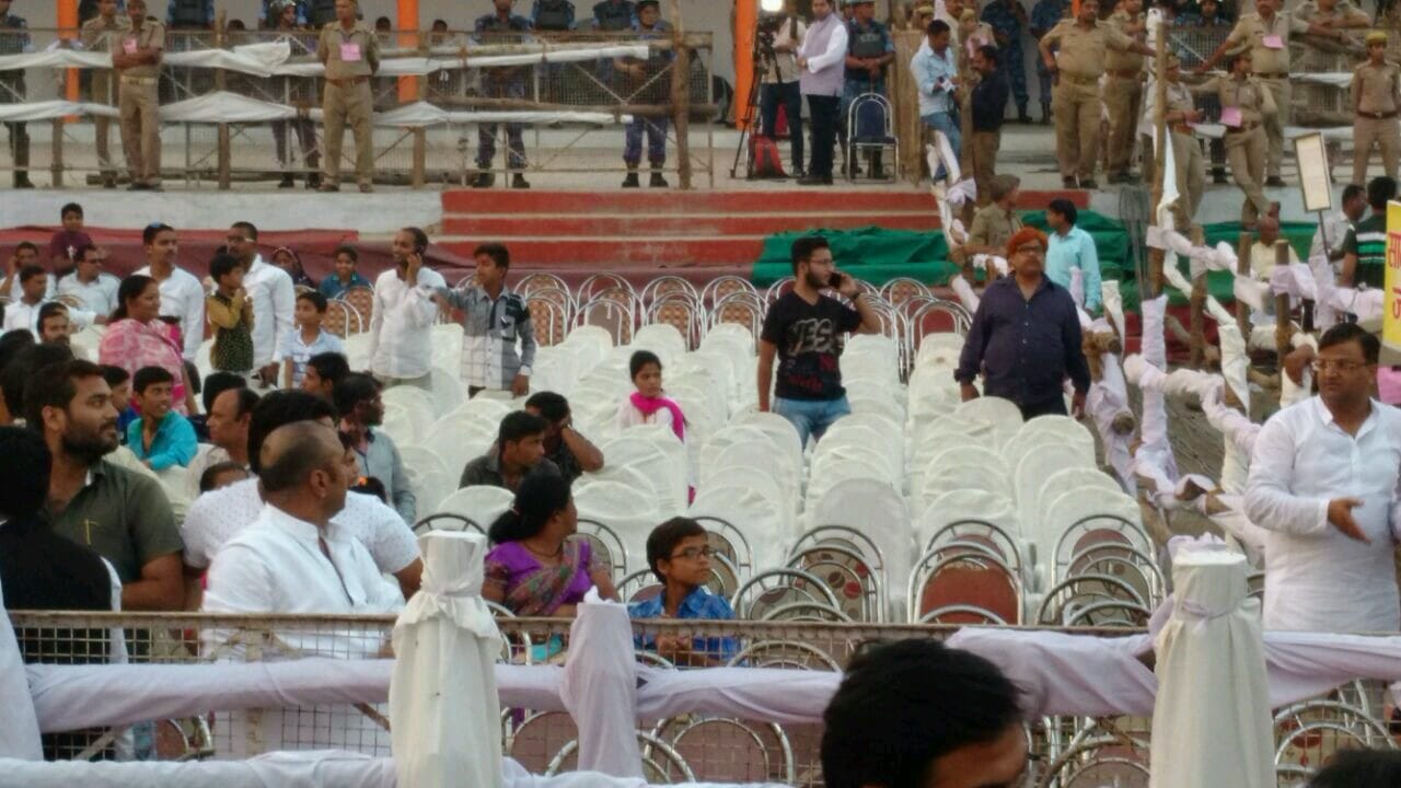 visitors find difficulty to enter aishbagh ramleela ground