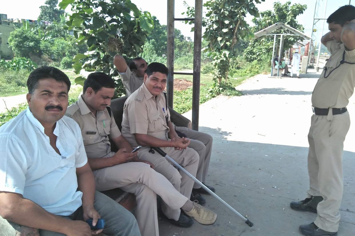 four accuse held for stopping the shatabdi