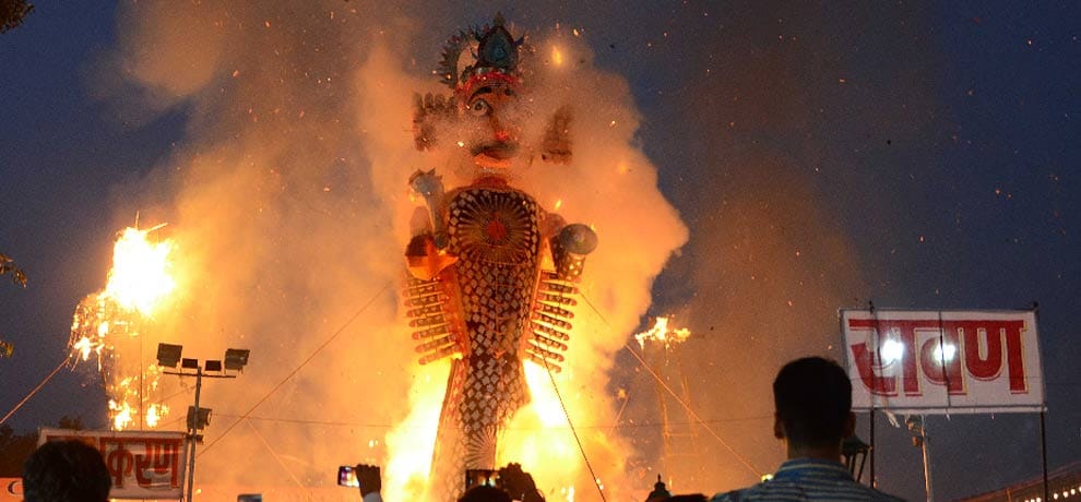 Ramlila Maidan flames burn Ravana, President and Sonia Gandhi dove release