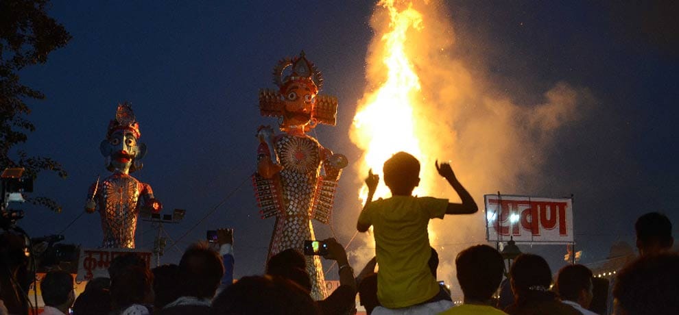 Ramlila Maidan flames burn Ravana, President and Sonia Gandhi dove release