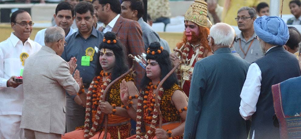 Ramlila Maidan flames burn Ravana, President and Sonia Gandhi dove release