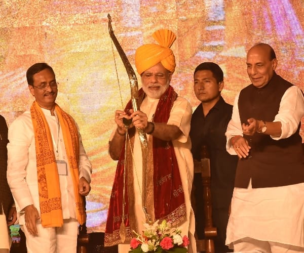 narendra modi in lucknow pics.